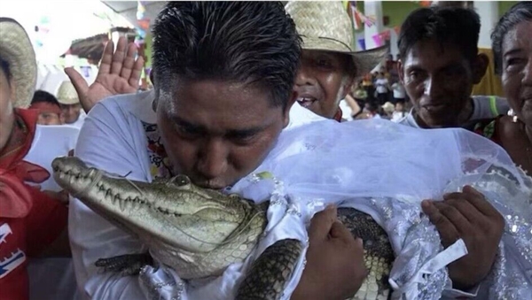 墨西哥一市长连续2年与鳄鱼结婚：如此联姻当地已存在230年