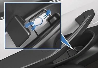 新款特斯拉Model 3细节曝光：新增后门应急开启 断电也能开
